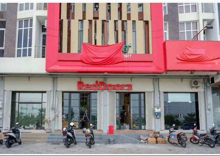 RedDoorz Plus @ Madukoro Raya
