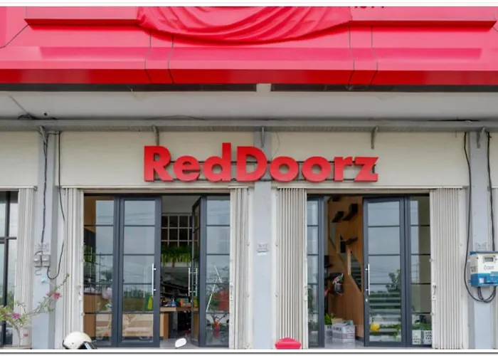 RedDoorz Plus @ Madukoro Raya